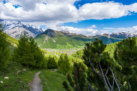 Mountain Trail 4K Wallpaper · mountains · 3840×2560