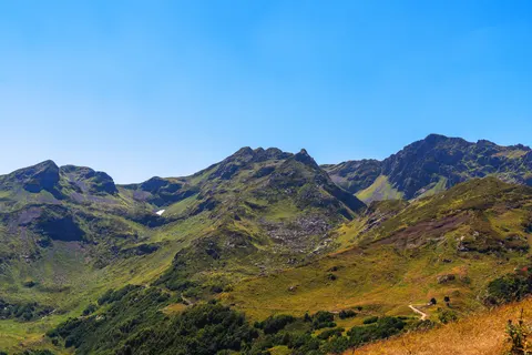 Mountain Trail 4K Wallpaper · mountains · 3840×2560