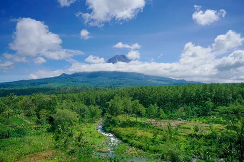 Volcanic Peak 4K Wallpaper · mountains · 3840×2561