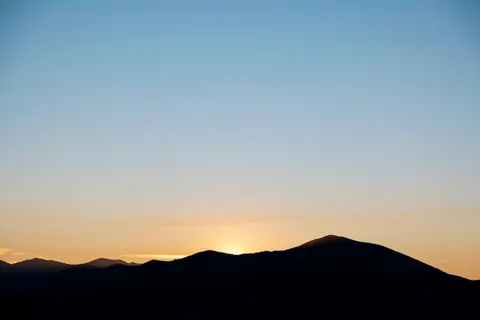 Golden Peak 4K Wallpaper · mountains · 3840×2560