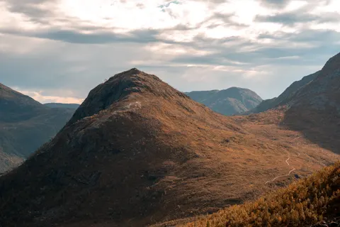 Golden Peak 4K Wallpaper · mountains · 3840×2560