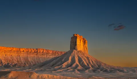 Golden Peak 4K Wallpaper · mountains · 3840×2208