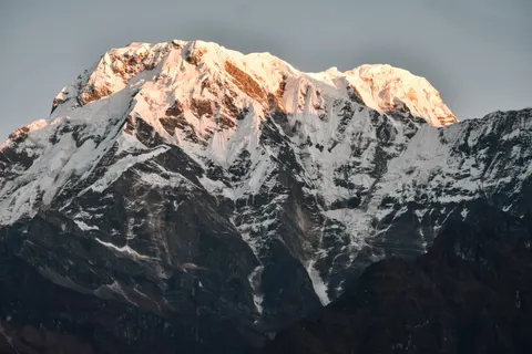 Golden Peak 4K Wallpaper · mountains · 3840×2560