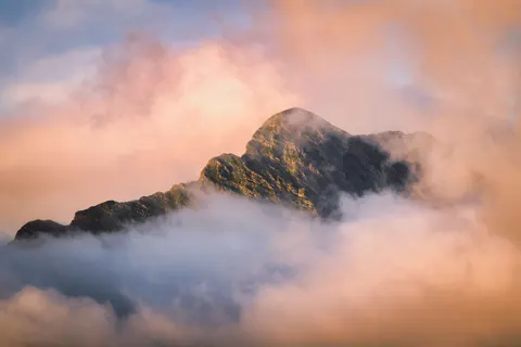 Golden Peak 4K Wallpaper · mountains · 3840×2560