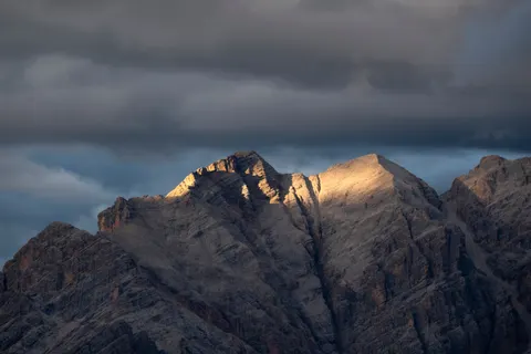 Golden Peak 4K Wallpaper · mountains · 3840×2560