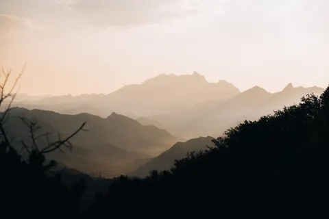 Golden Peak 4K Wallpaper · mountains · 3840×2560
