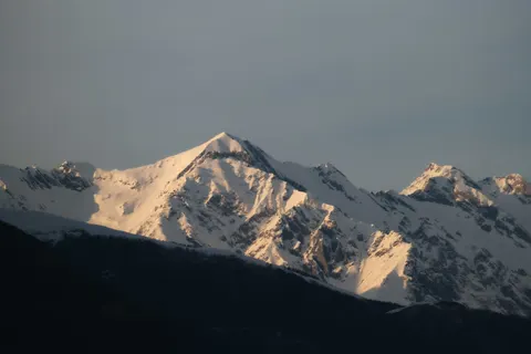 Golden Peak 4K Wallpaper · mountains · 3840×2560