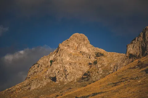 Golden Peak 4K Wallpaper · mountains · 3840×2560