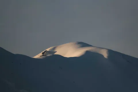 Golden Peak 4K Wallpaper · mountains · 3840×2560