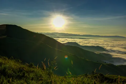 Golden Peak 4K Wallpaper · mountains · 3840×2563