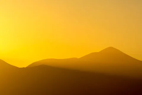 Golden Peak 4K Wallpaper · mountains · 3840×2560