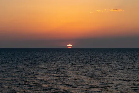 Ocean Sunset 4K Wallpaper · ocean · 3840×2560