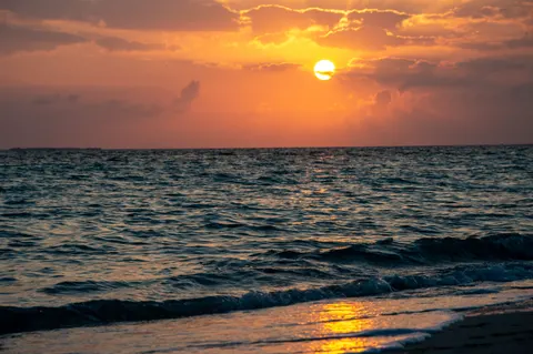 Ocean Sunset 4K Wallpaper · ocean · 3840×2553