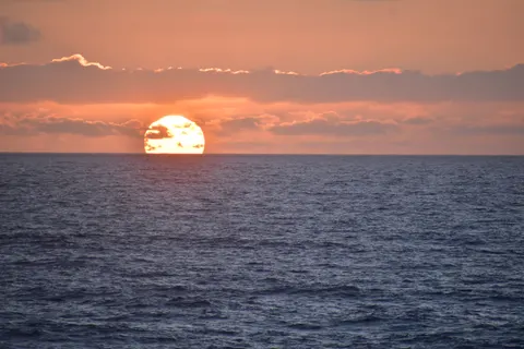 Ocean Sunset 4K Wallpaper · ocean · 3840×2560