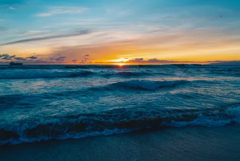 Ocean Sunset 4K Wallpaper · ocean · 3840×2583