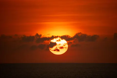 Ocean Sunset 4K Wallpaper · ocean · 3840×2560