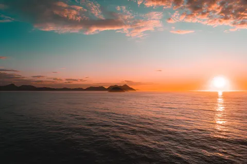 Ocean Sunset 4K Wallpaper · ocean · 3840×2560