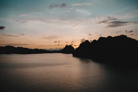Ocean Sunset 4K Wallpaper · ocean · 3840×2560