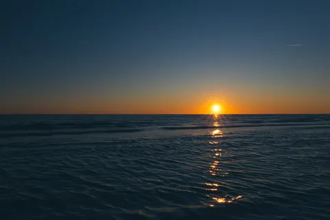 Ocean Sunset 4K Wallpaper · ocean · 3840×2560