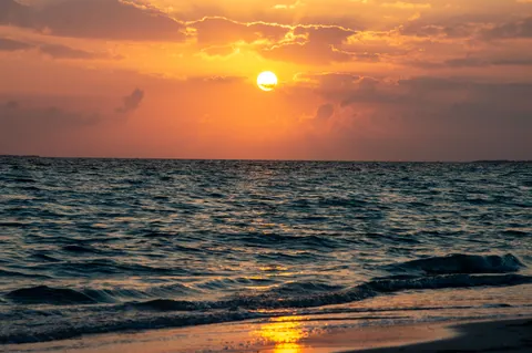 Ocean Sunset 4K Wallpaper · ocean · 3840×2553