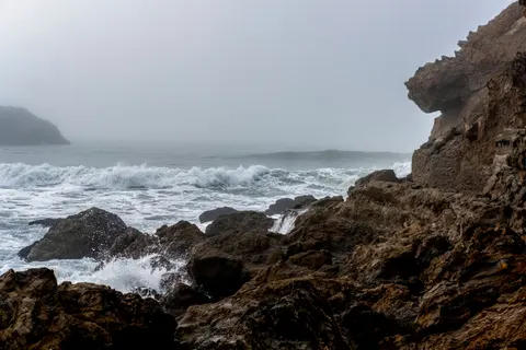 Rocky Shore 4K Wallpaper · ocean · 3840×2560