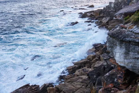 Rocky Shore 4K Wallpaper · ocean · 3840×2560