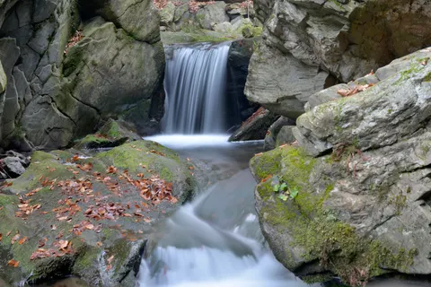 Wallpaper Air Terjun 4K · nature · 3840×2563