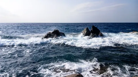 Rocky Shore 4K Wallpaper · ocean · 3840×2161