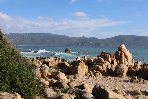 Rocky Shore 4K Wallpaper · ocean · 3840×2560