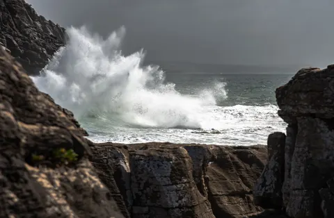 Rocky Shore 4K Wallpaper · ocean · 3840×2510
