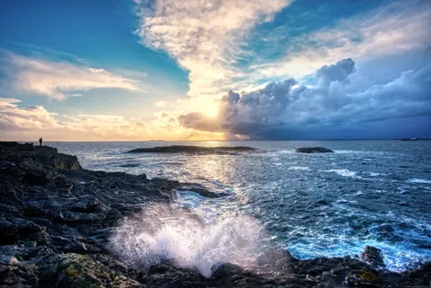 Rocky Shore 4K Wallpaper · ocean · 3840×2565