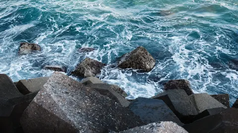 Rocky Shore 4K Wallpaper · ocean · 3840×2160
