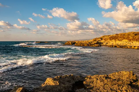 Rocky Shore 4K Wallpaper · ocean · 3840×2555