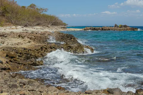 Rocky Shore 4K Wallpaper · ocean · 3840×2560