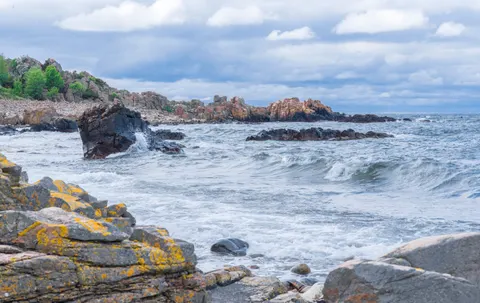 Rocky Shore 4K Wallpaper · ocean · 3840×2421