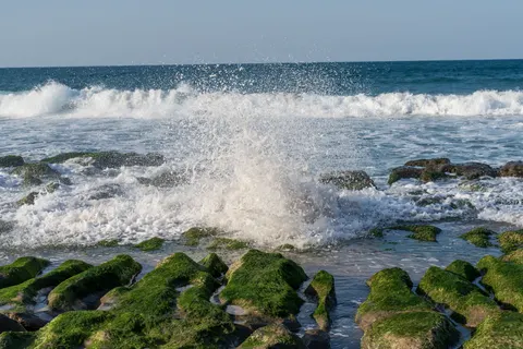 Rocky Shore 4K Wallpaper · ocean · 3840×2560