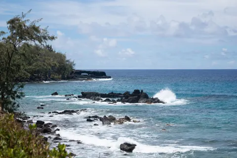 Rocky Shore 4K Wallpaper · ocean · 3840×2560