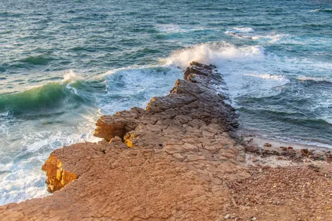 Rocky Shore 4K Wallpaper · ocean · 3840×2560