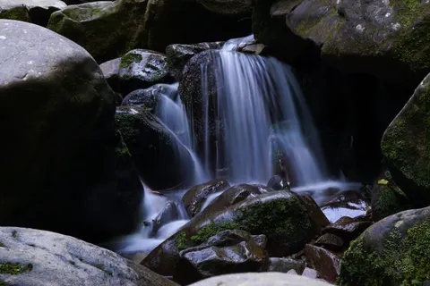 Wallpaper Air Terjun 4K · nature · 3840×2560