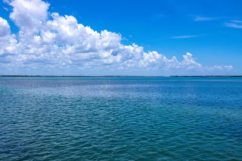 Clear Lagoon 4K Wallpaper · ocean · 3840×2560