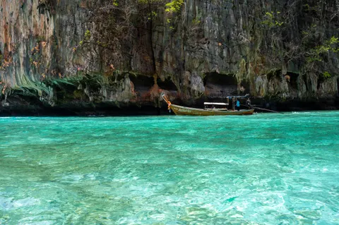 Clear Lagoon 4K Wallpaper · ocean · 3840×2555