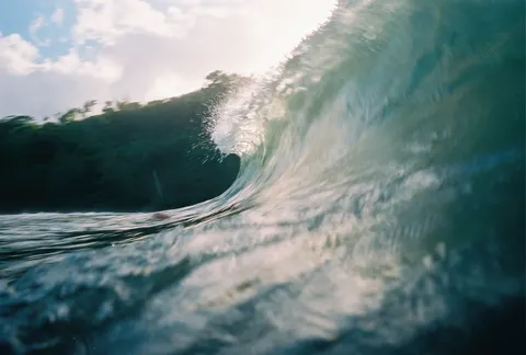Surf Wave 4K Wallpaper · ocean · 3840×2592