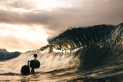 Surf Wave 4K Wallpaper · ocean · 3840×2560