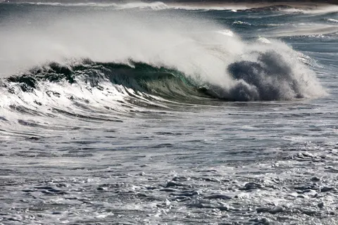Surf Wave 4K Wallpaper · ocean · 3840×2560