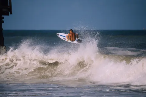 Surf Wave 4K Wallpaper · ocean · 3840×2560