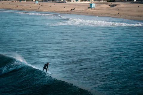 Surf Wave 4K Wallpaper · ocean · 3840×2560