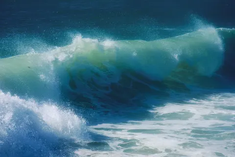 Surf Wave 4K Wallpaper · ocean · 3840×2560