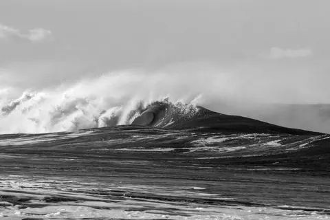 Surf Wave 4K Wallpaper · ocean · 3840×2560