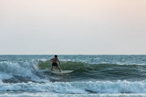 Surf Wave 4K Wallpaper · ocean · 3840×2560