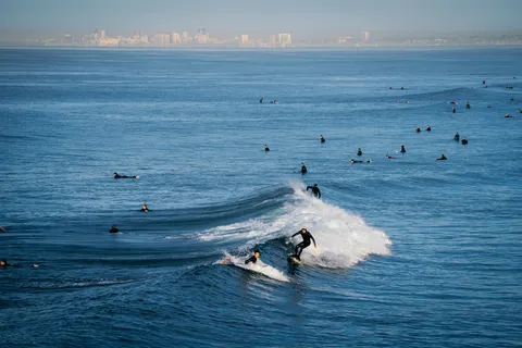 Surf Wave 4K Wallpaper · ocean · 3840×2560